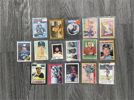 LOT OF VINTAGE HOCKEY / BASEBALL & OTHER CARDS