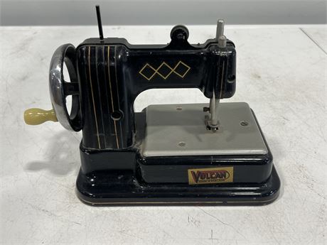 VINTAGE VULCAN SALESMAN SAMPLE SEWING MACHINE (7” tall)