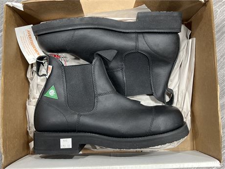 HIGH VALUE NOS CANADA WEST BOOTS CO. STEEL TOE WORK BOOTS - SIZE 8