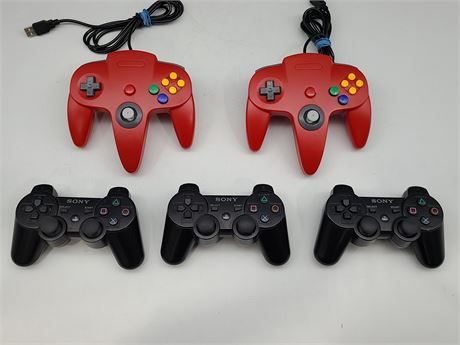 LOT OF VIDEO GAME CONTROLLER