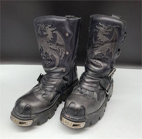 NEW ROCK REACTOR LEATHER BOOTS SIZE 43 (Dragons & flames)