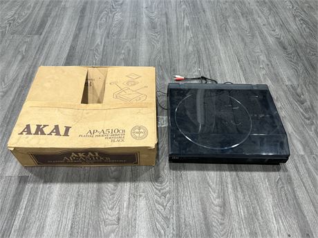 AKAI AP-A510 TURNTABLE W/BOX - UNTESTED