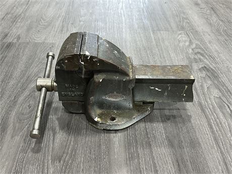 LARGE CRAFTSMAN VICE MADE IN ENGLAND