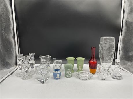 LOT OF CRYSTAL & PORCELAIN COLLECTABLE PIECES