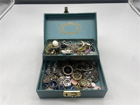 SMALL JEWELRY BOX W/ MISC CONTENTS