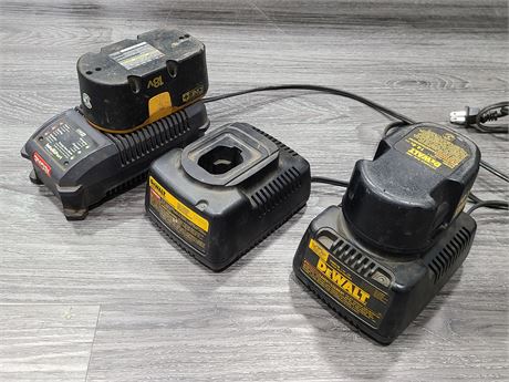 3 BATTERY CHARGER WITH BATTERIES