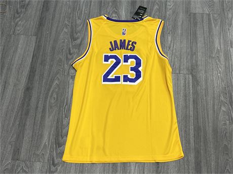 NEW LEBRON LAKERS JERSEY SIZE 54 W/TAGS
