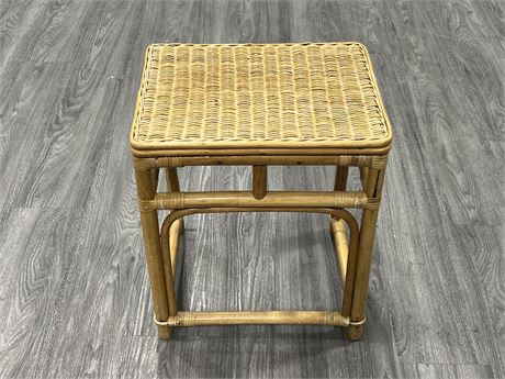 VINTAGE BAMBOO SIDE TABLE (13”x17”x20”)