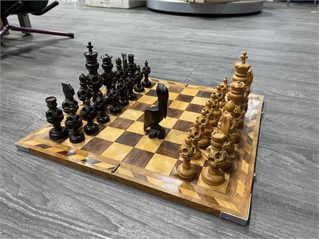 VINTAGE HAND CARVED CHESS SET