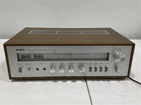 YAMAHA CR-450 STEREO RECEIVER (Turns on)