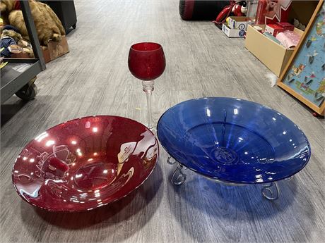 2 LARGE ART GLASS BOWLS (1 STAND) / RED ETCHED TALL ART GLASS