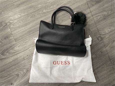 NEW GUESS PURSE W/TAGS & DUST BAG