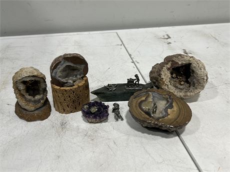 LOT OF COLLECTABLE ROCKS W/MINI MINING FIGURES