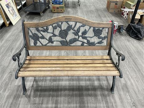 LARGE CAST IRON / WOOD GARDEN BENCH - GREAT CONDITION (50”X24”X36”)