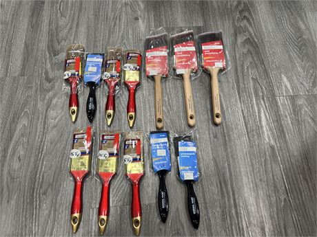 12 NEW ASSORTED SIZED PAINT BRUSHES