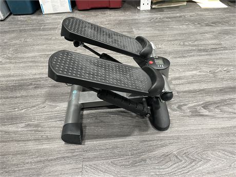 ELECTRONIC STAIR STEPPER