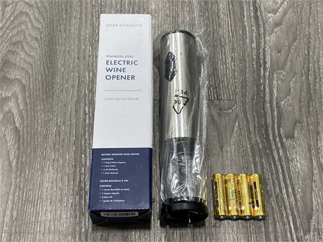 NEW STAINLESS STEEL ELECTRIC WINE OPENER W/BATTERIES