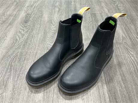 DOC MARTENS CHELSEA BOOTS MENS SIZE 11 - LIKE NEW