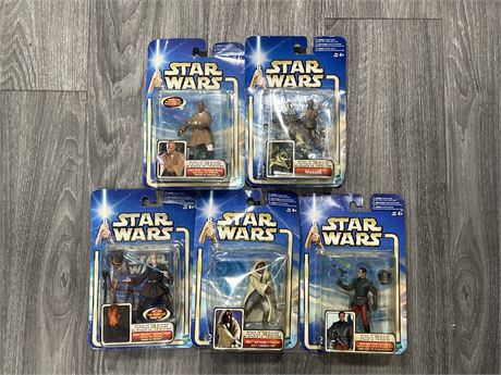 5 EARLY 2000’s STAR WARS FIGURES IN BOX
