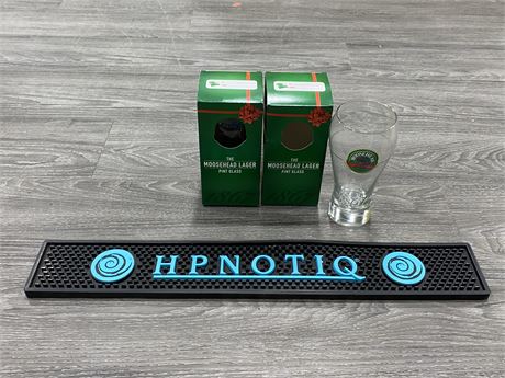 HPNOTIQ BAR STILL MAT (24”) & 2 NEW MOOSE HEAD LAGER PINT GLASSES