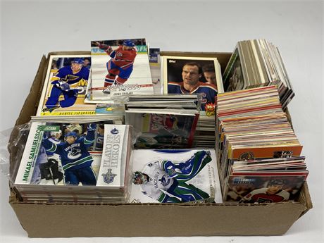 BOX OF MISC NHL CARDS (Majority 90s)
