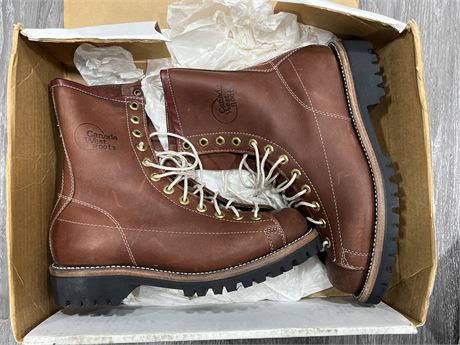 NEW OLD STOCK - CANADA WEST BOOTS - SIZE 6.5