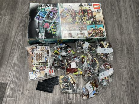 NEW OPEN BOX LEGO #70425