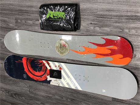 2 SNOWBOARDS WITH 1 CASE (FIREFLY, LIQUID)
