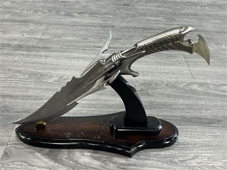 DECORATIVE STAINLESS STEEL KNIFE ON MOUNT (16” long)