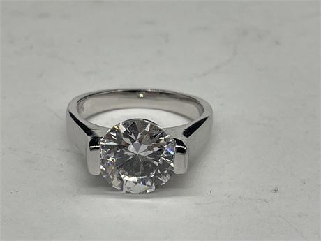 925 STERLING SILVER MOISSANITE CUSION CUT RING - SIZE 5