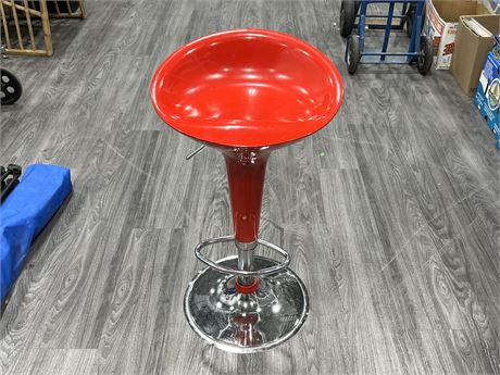RED / CHROME ADJUSTABLE CHAIR