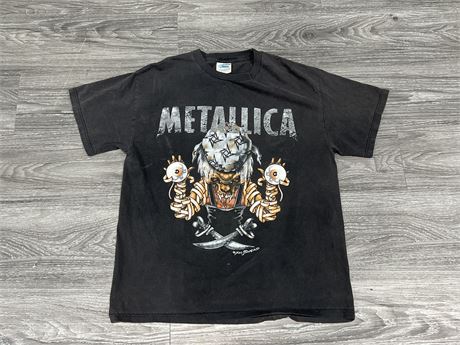 EARLY 2000’s METALLICA T SHIRT - SIZE L
