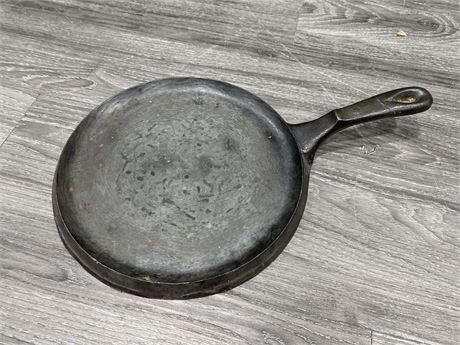 CAST IRON FLAT PAN