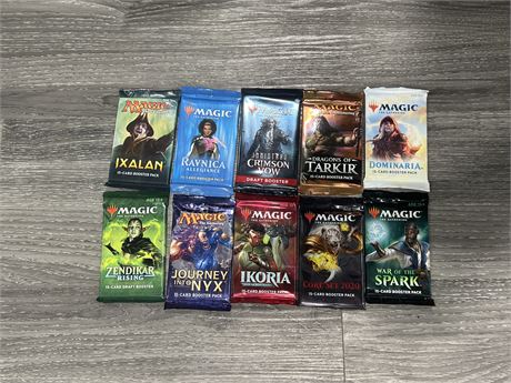 10 ASSORTED MAGIC THE GATHERING BOOSTER PACKS