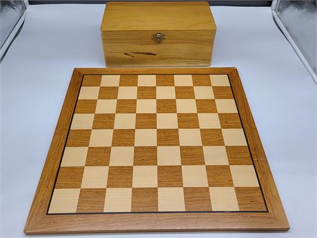 VINTAGE WOODEN CHESS BOARD (17")