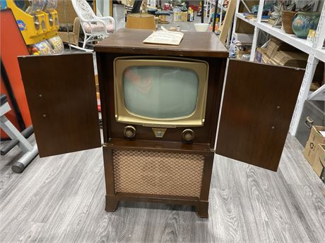 VINTAGE MOTOROLA MCM CABINET TV W/ MANUAL (Excellent condition) 37” TALL