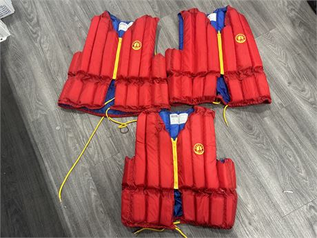 3 LIFEJACKETS - BEACON BY MUSTANG