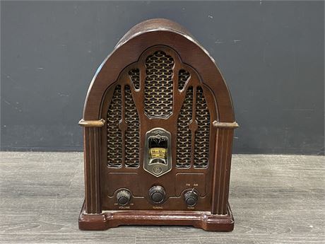 VINTAGE REPRODUCTION LIKE NEW GENERAL ELECTRIC AM/FM RADIO (12”X15”)