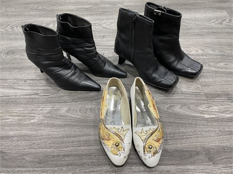 2 PAIRS OF LADIES ANKLE BOOTS + FLATS (SZ 7)