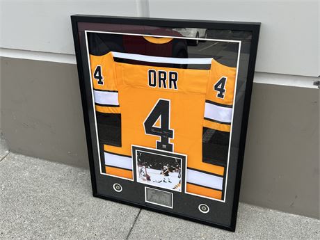 SIGNED BOBBY ORR JERSEY IN FRAMED DISPLAY W/COA (34”x42”)