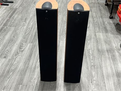 2 Q SERIES TOWER SPEAKERS (32” tall)