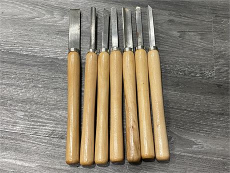 LOT OF WOODCARVING TOOLS