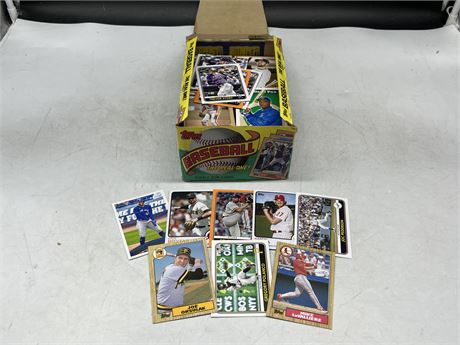 600 MLB CARDS - INCLUDES MANY STARS ROOKIES