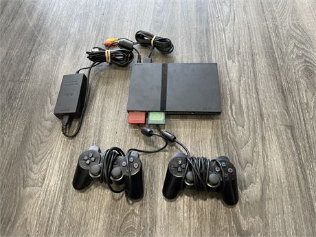 PS2 SLIM COMPLETE WITH 2 MEMORY CARDS & CONTROLLER (UNTESTED) (AS IS)