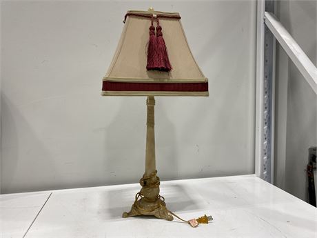 VINTAGE TABLE LAMP W/ TASSLE (25.5” tall, works)