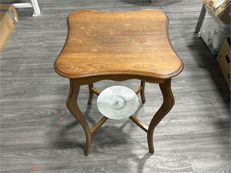EARLY VINTAGE ARTS AND CRAFTS TABLE - 29” X 19” X 19”