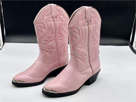 PINK COWGIRL BOOTS (SIZE 2)