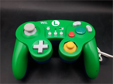 LUIGI GAMECUBE STYLE CONTROLLER FOR WII - VERY GOOD CONDITION