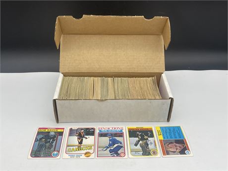 BOX OF ASSORTED 80’s HOCKEY CARDS