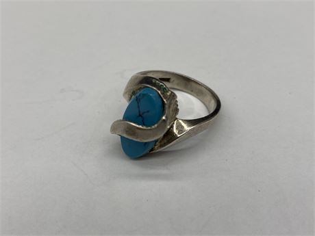VINTAGE STERLING TURQUOISE RING